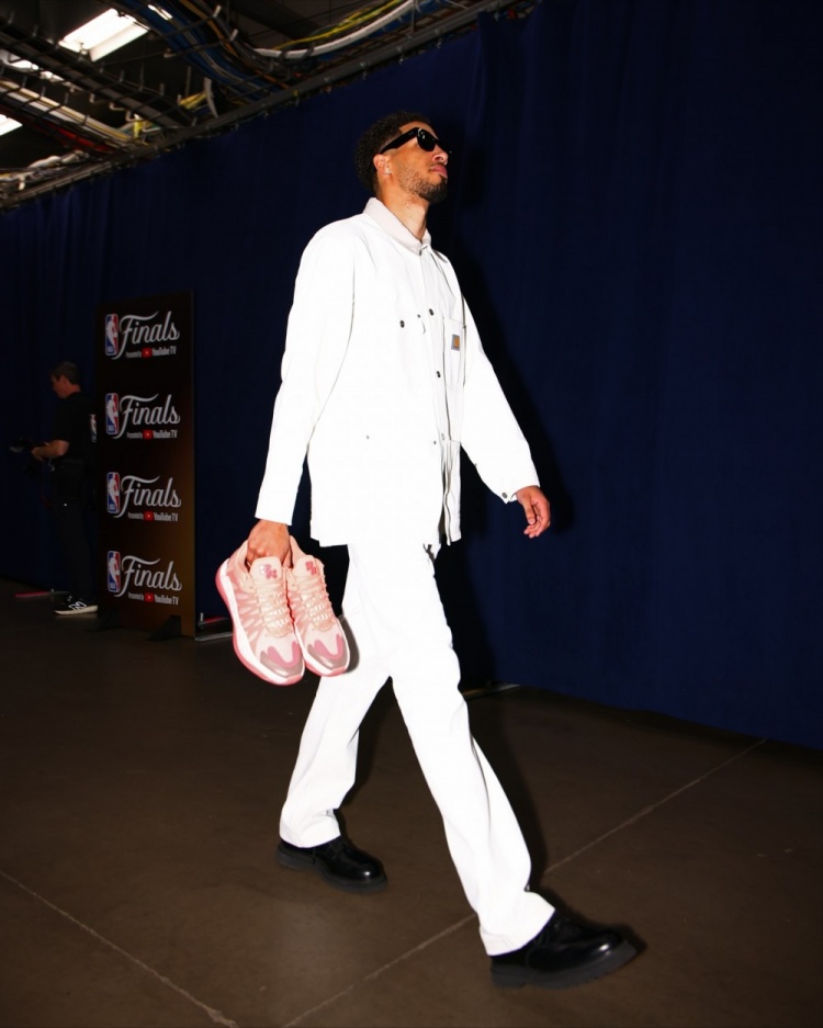 哈利宣传球鞋新配色：打总决赛&绝杀&订婚都穿它 这配色意义非凡