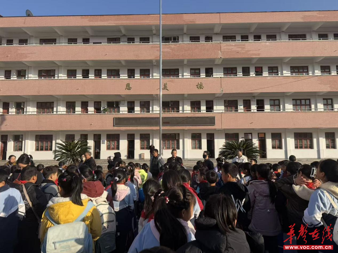 缅怀抗战先烈 传承爱国精神 芷江岩桥镇小学开展沉浸式爱国主义教育