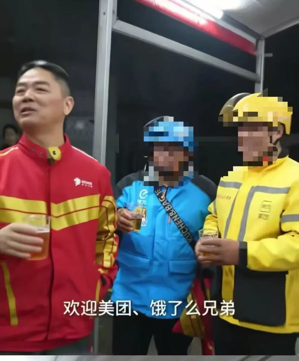 刘强东的新战袍曝光，比法拉利车队还炸裂！