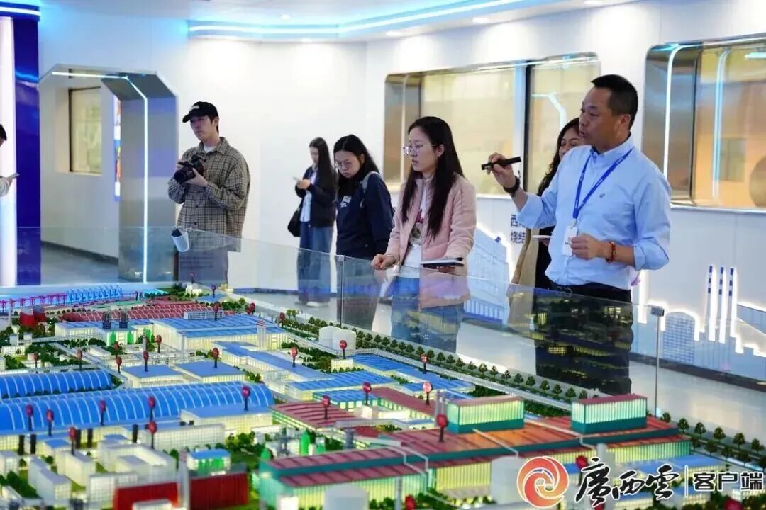 采风团走进广西盛隆冶金。