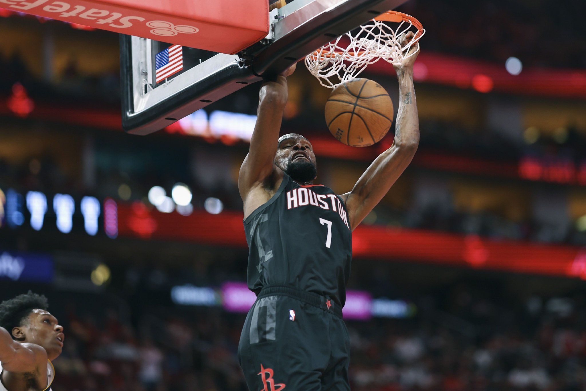 轻轻松松！杜兰特半场11中7&三分4中3高效砍下17分5板3断