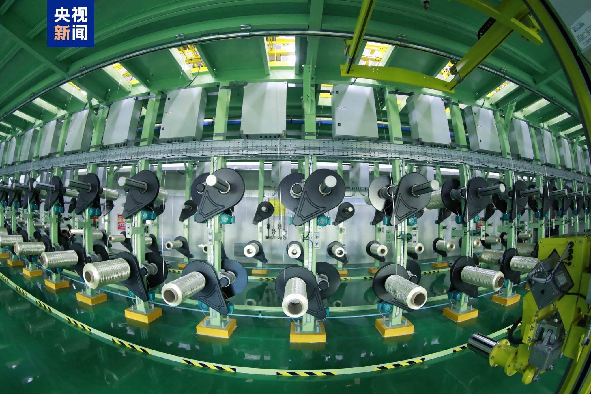 “地表超强材料”投产 无油发动机亮相 这些领域频传好消息