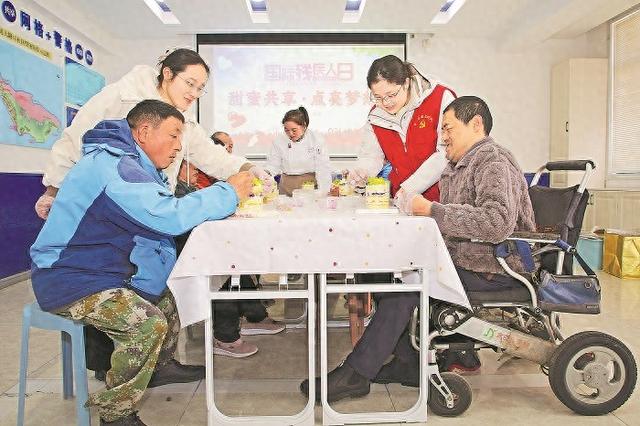 江苏连云港：爱心助残送温暖|江苏省|连云港市|连云区|社区志愿者|国际残疾人日_手机新浪网