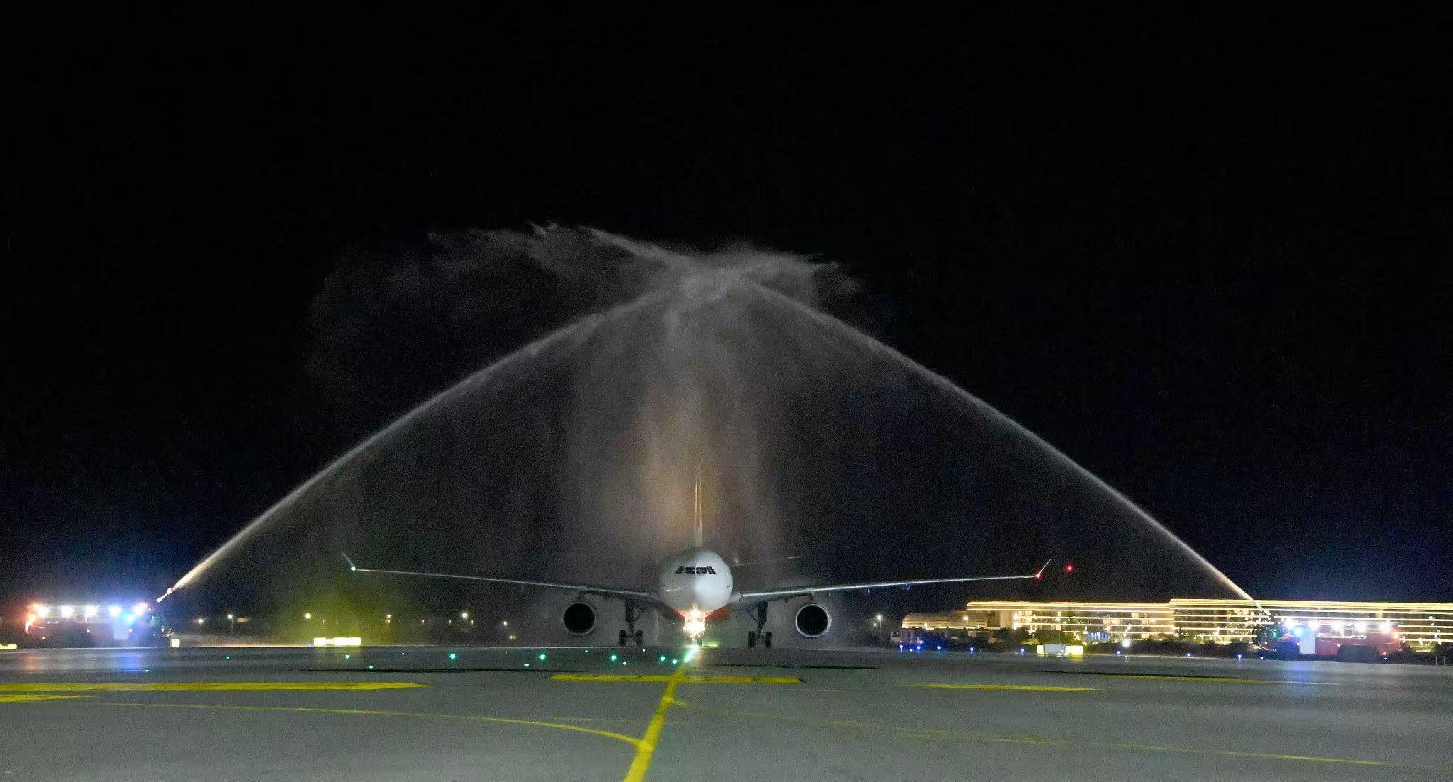 中国航司运营的北京直飞阿曼马斯喀特航线完成首航