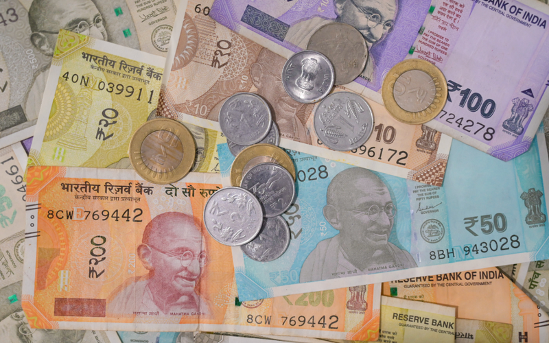 ▲资料图：印度卢比兑美元跌至纪录新低。图/IC photo