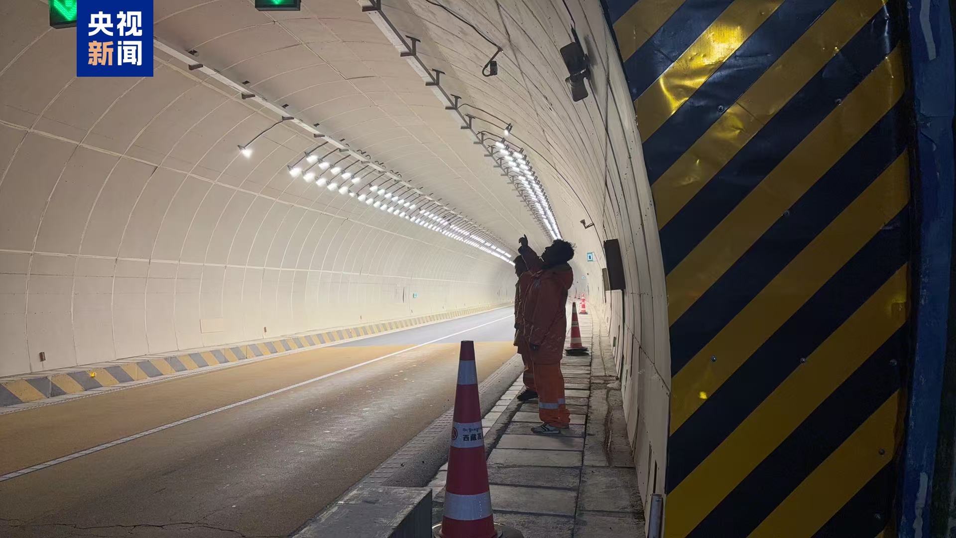 西藏那曲市比如县发生4.9级地震 消防救援人员展开排查