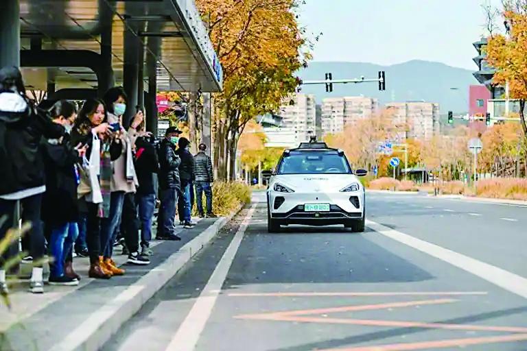 “萝卜快跑”无人驾驶出租车