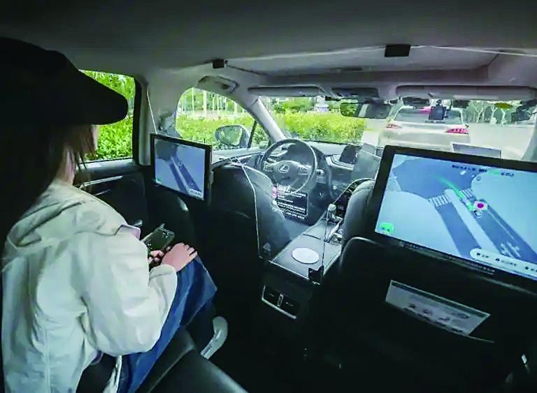 一出租车司机碰瓷“萝卜快跑”无人驾驶出租车，被行政处罚