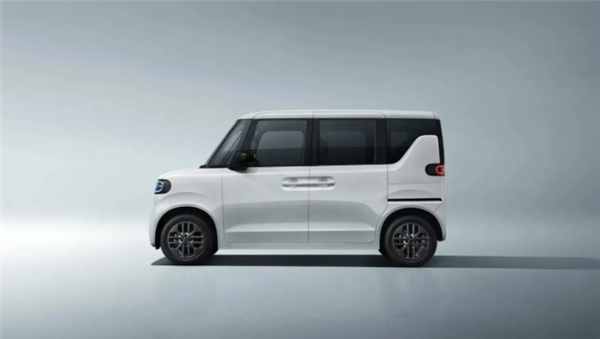 比亚迪在2025年东京车展开幕式上发布了其首款日本专属的纯电动K-Car“RACCO”（来源：比亚迪日本）