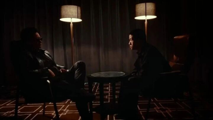 袁某开发名为“某助手”的恶意软件，批量登录1.7万余个“僵尸”账号，在社交平台疯狂推送涉黄、涉赌等非法广告，被刑事拘留