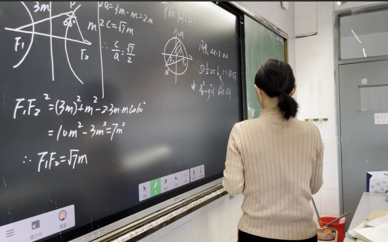 ▲资料图：探索教师弹性上下班，可算作为教师减负的实在之举。图/IC photo