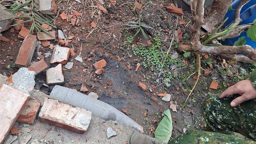 画面曝光！台陆军实弹射击发生意外，炮弹突然偏轨误落民宅，3户受波及