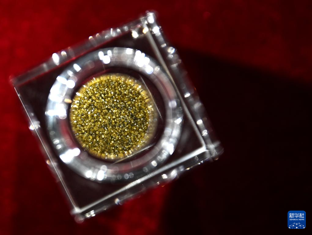 这是柘城惠丰钻石科技股份有限公司生产的金刚石产品（6月11日摄）。新华社记者 李嘉南 摄