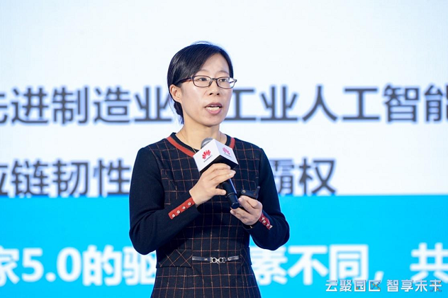     北京邮电大学教授，人工智能中心主任滕颖蕾