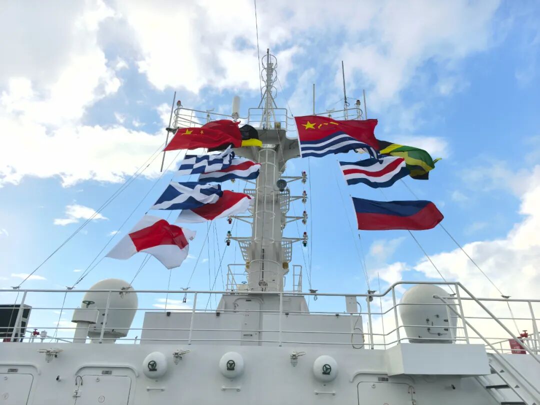 “丝路方舟” 号医院船抵达牙买加，助力飓风灾后医疗