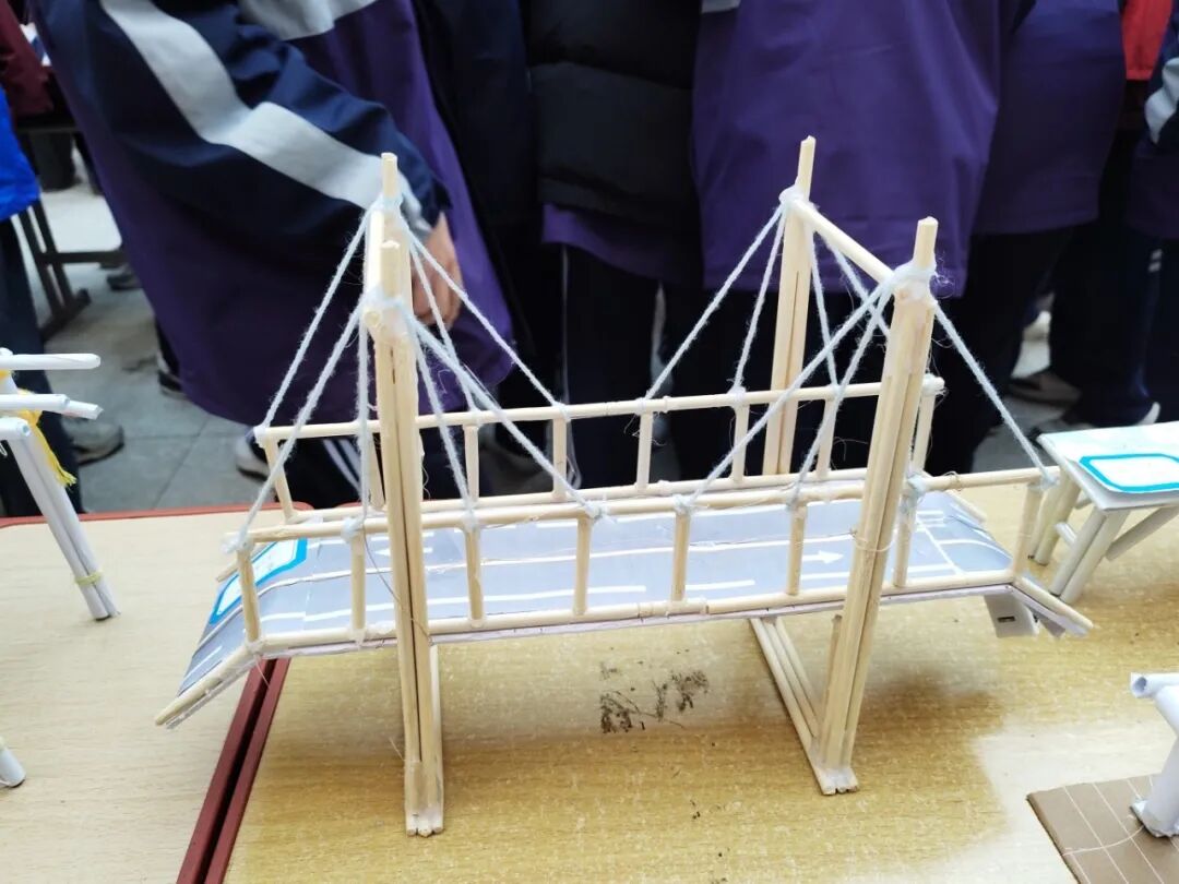 —华清中学教育集团第八届桥梁模型与纸桥承重
