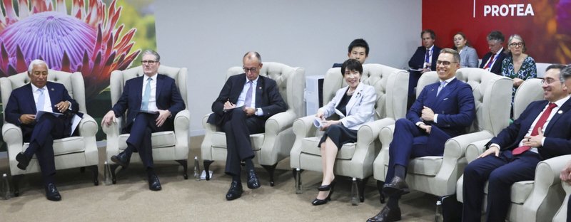 ▲当地时间2025年11月22日，南非约翰内斯堡，G20峰会期间，“G7++”扩大会议举行。图/IC photo