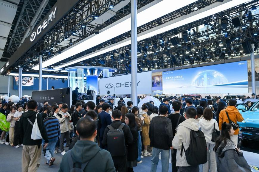 图为11月份2025广州车展上的奇瑞展区