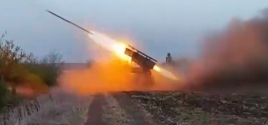 伊朗军演亮剑！向美军舰艇发出警告，信息很明确！哈梅内伊曾发声：美国政府不值得合作，拒绝美重启伊核谈判提议