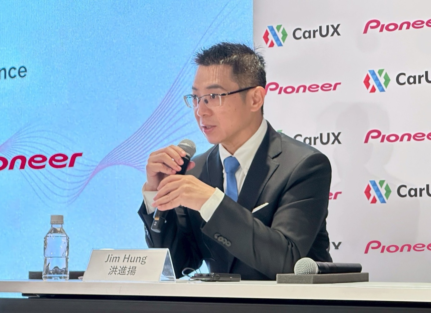 ▲ 群创光电董事长兼 CEO、CarUX 董事长洪进扬