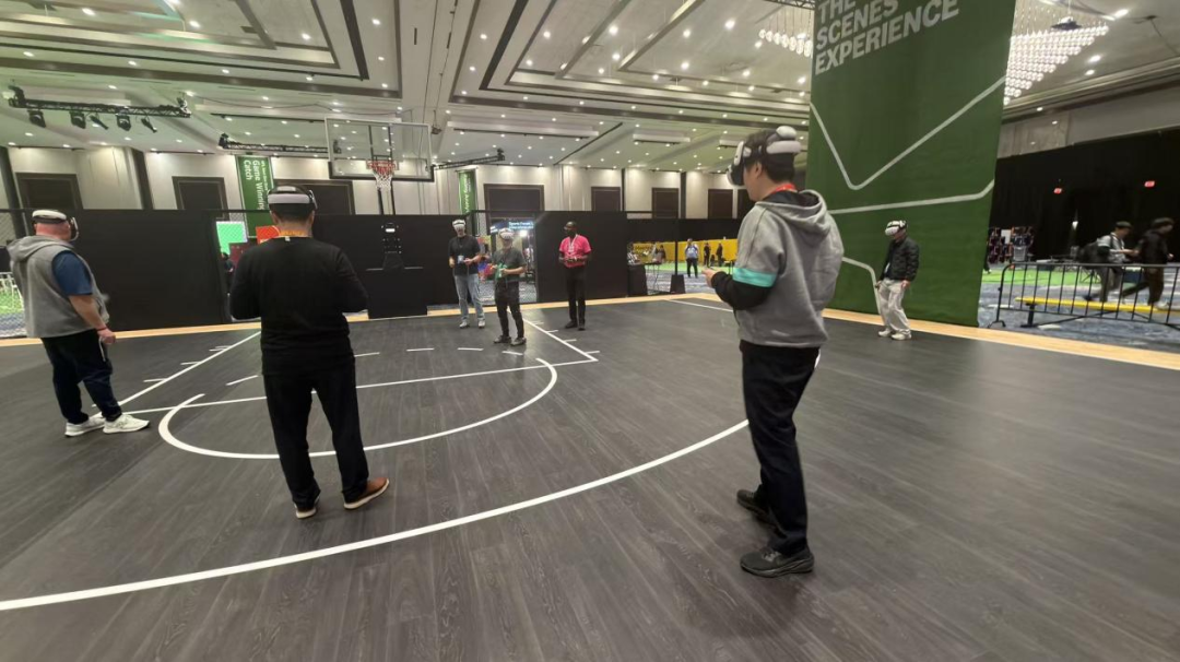 Sports Forum 里的 VR 观赛体验区丨来自：2025 re:Invent