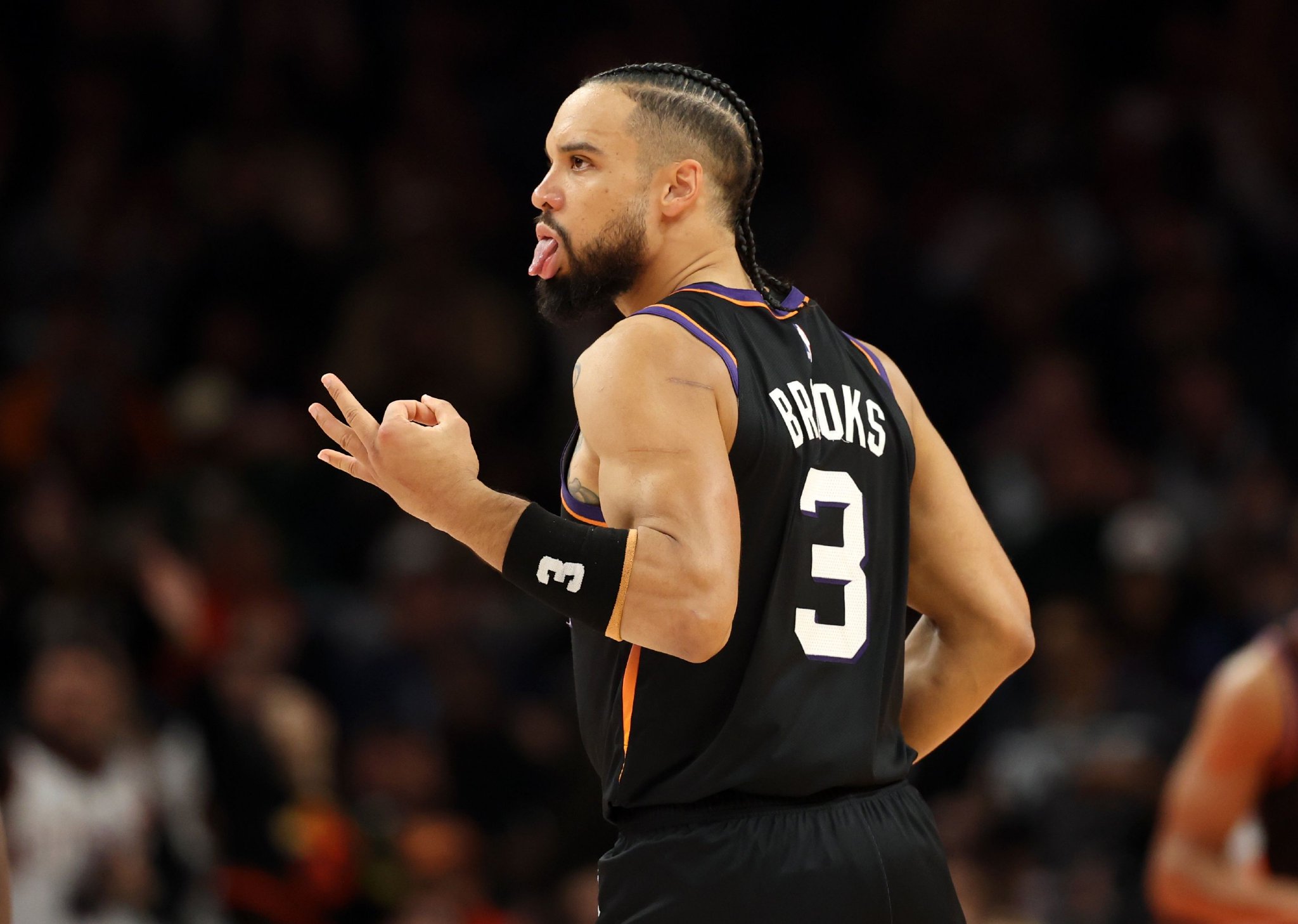 狄龙：回到休城会有感触但这是职业历程一部分 今天目标赢球