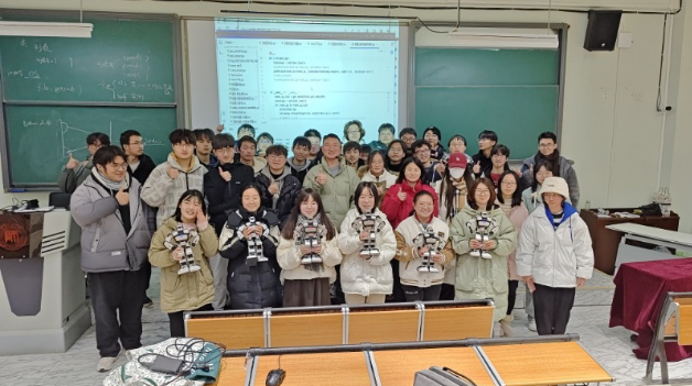 实验班部分学生合影