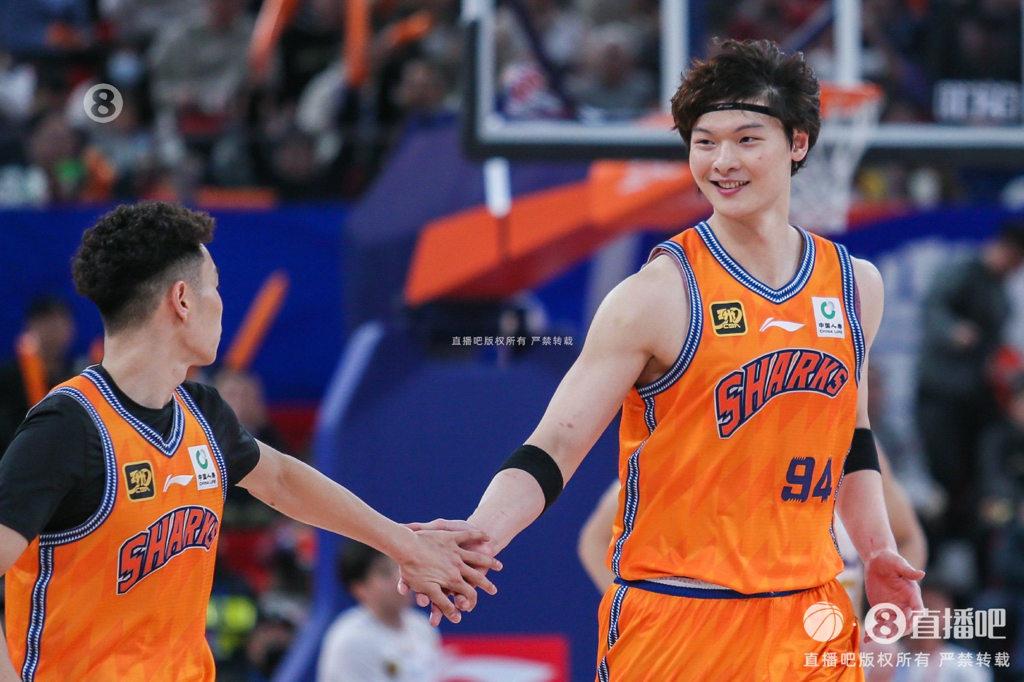 出手不多很高效！王哲林5中5拿到18分7板1助2断1帽