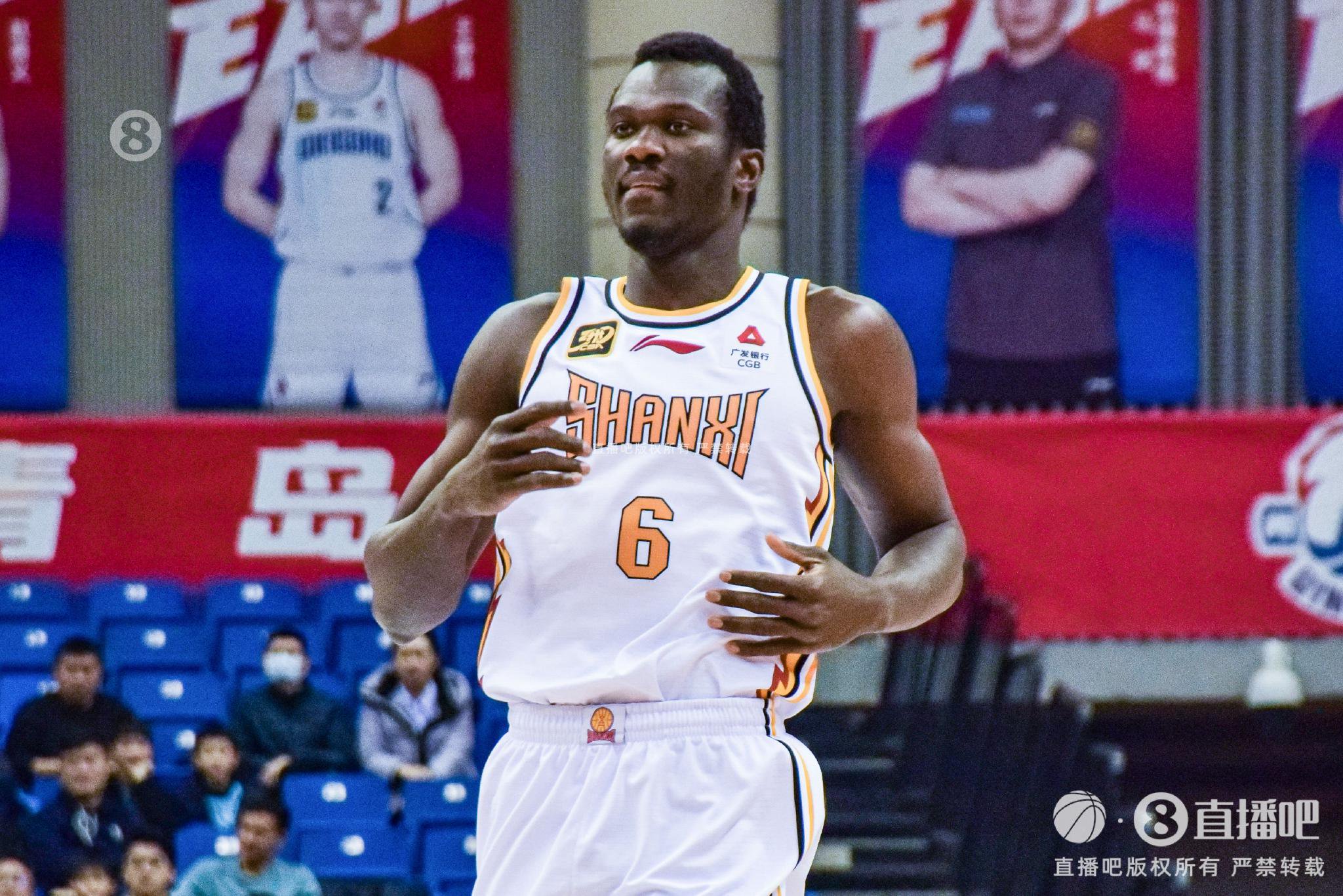 媒体人：法耶的面筐打得可比低位好多了 其他队都得注意一下