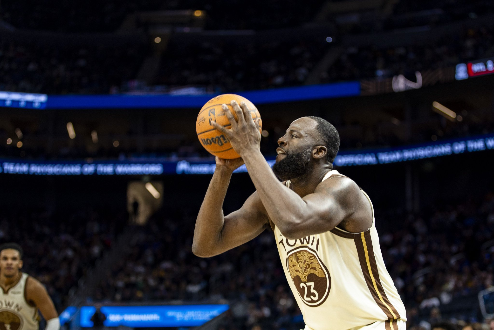 勇记：今天追梦在勇士全队训练后进行了投篮练习 能否出战仍存疑