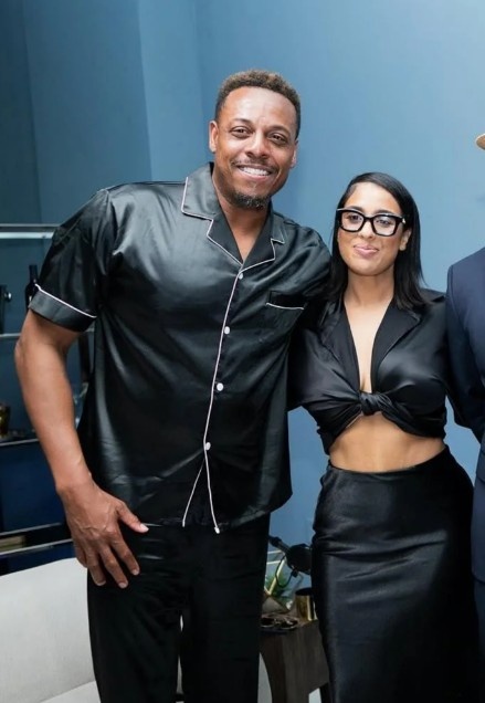 皮尔斯：从没在社媒约过网友  号称处女的女主持：我倒是约过一次