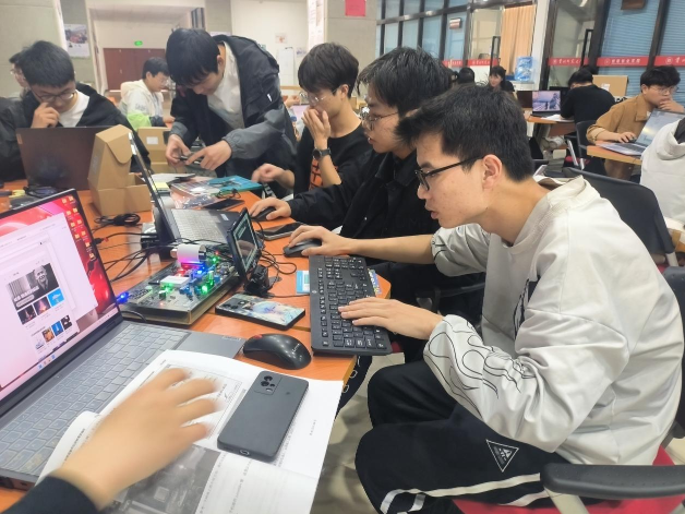 《AI嵌入式技术开发与实践》课程教学