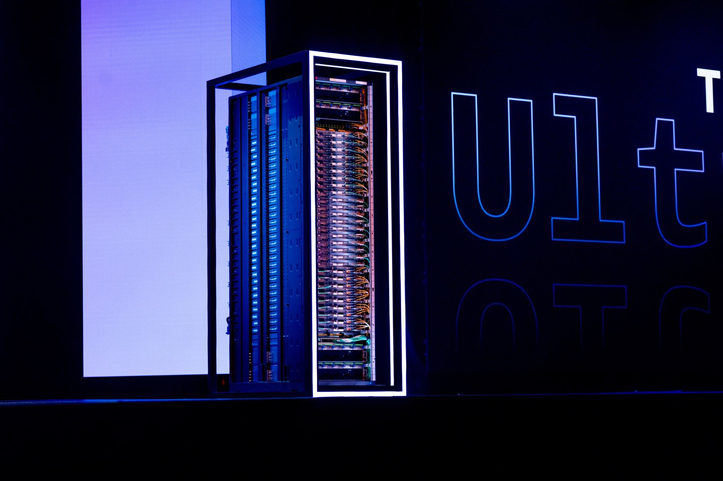 ▲ Trn3 UltraServer 丨来自：2025 re:invent