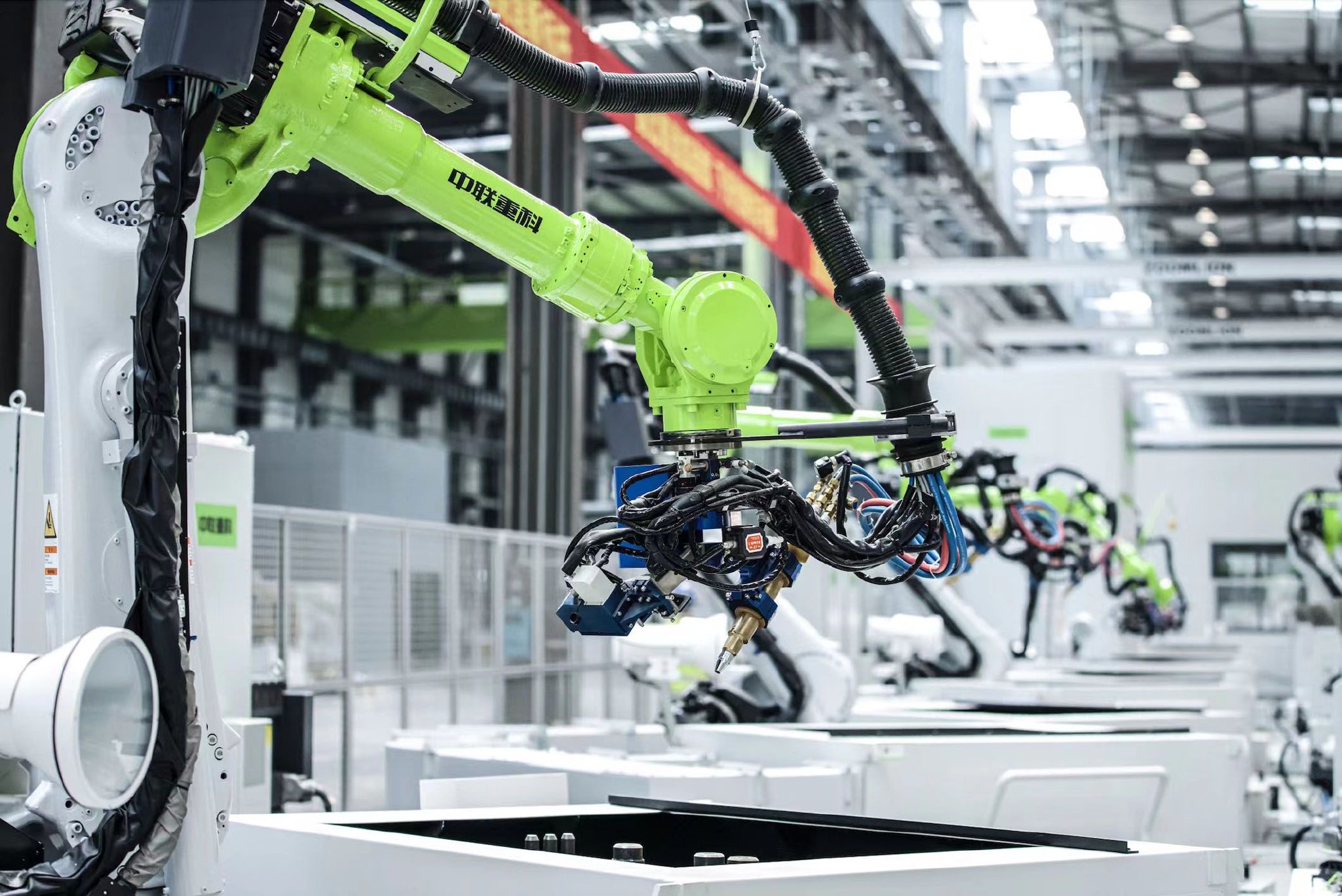 图为中联智慧产业城土方机械园智能工厂一景。资料图片