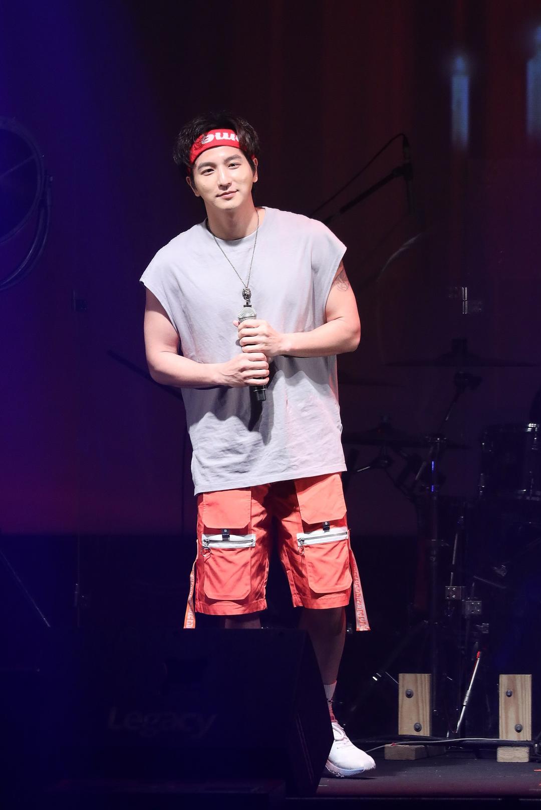 “棒棒堂”小煜官宣离婚，曾发文称带小孩“累到爆炸”