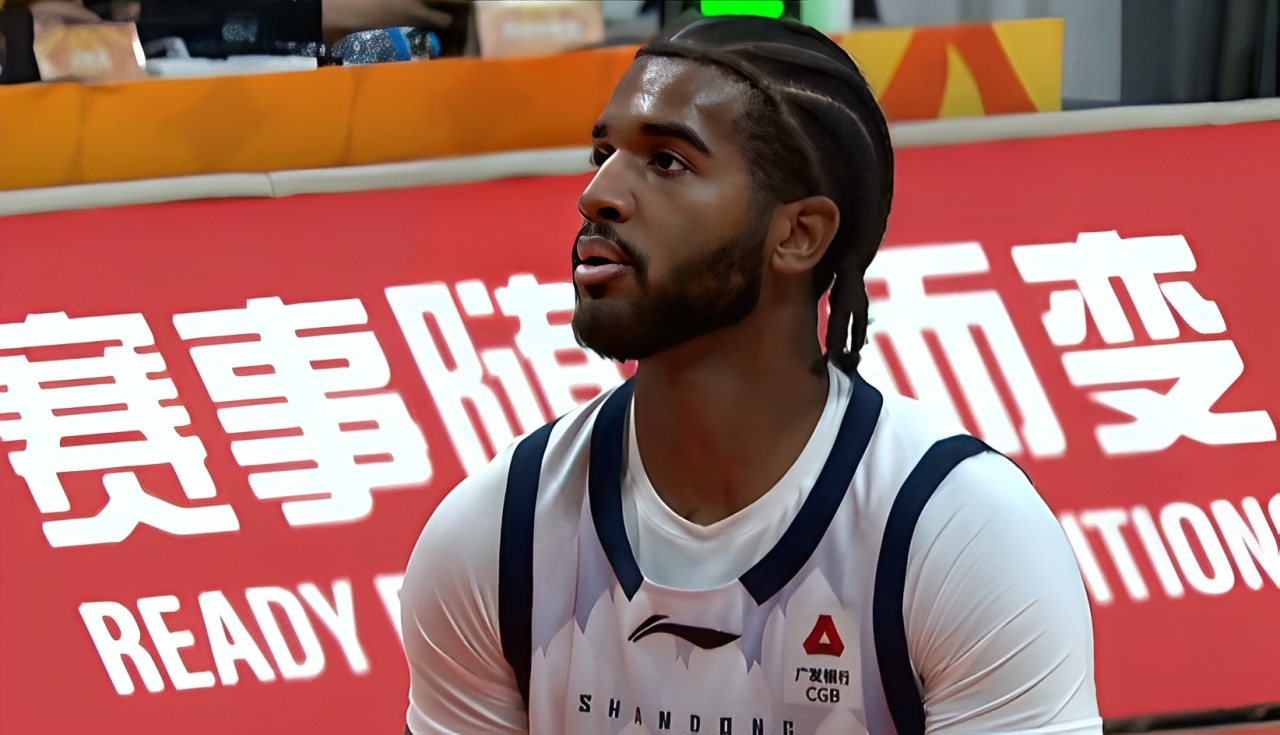 咔咔一顿扣！克里斯17中11&罚球9中6砍下28分8板4助2断