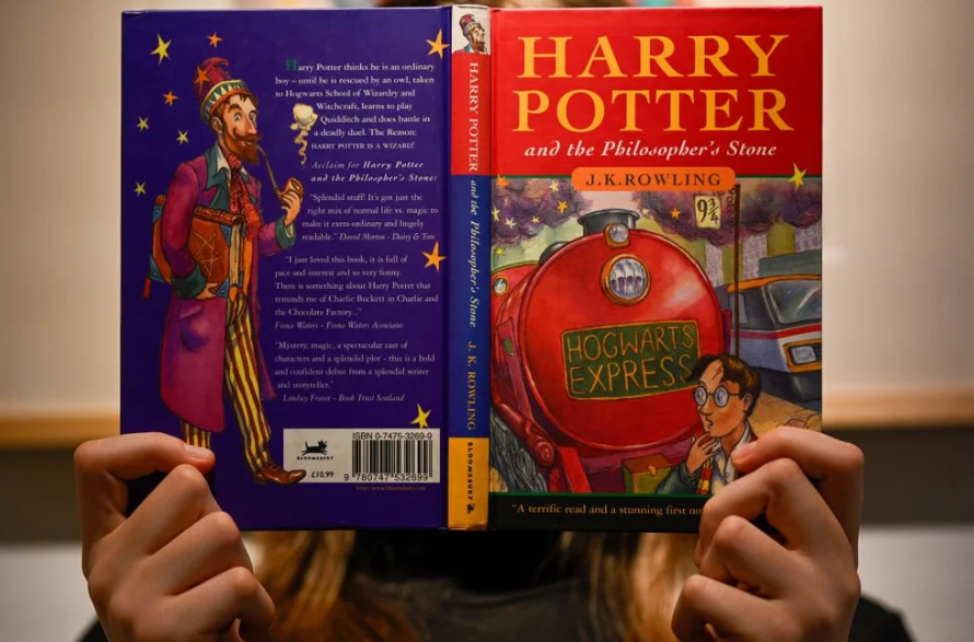 “观念过时”，苏格兰顶尖高校给《哈利·波特》等作品标注内容提示引争议
