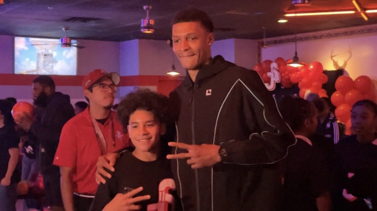 提前庆圣诞！小贾巴里·史密斯邀请50位弱势儿童参加保龄球活动