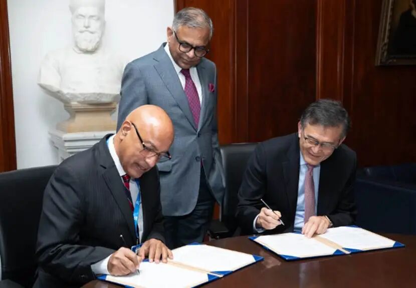 双方签约现场照片