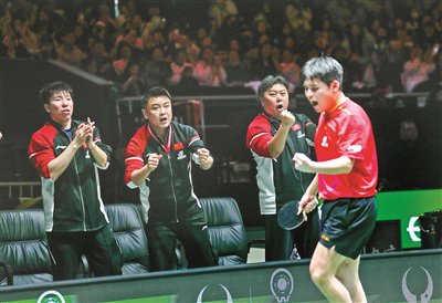 国乒三连冠 感恩幕后英雄