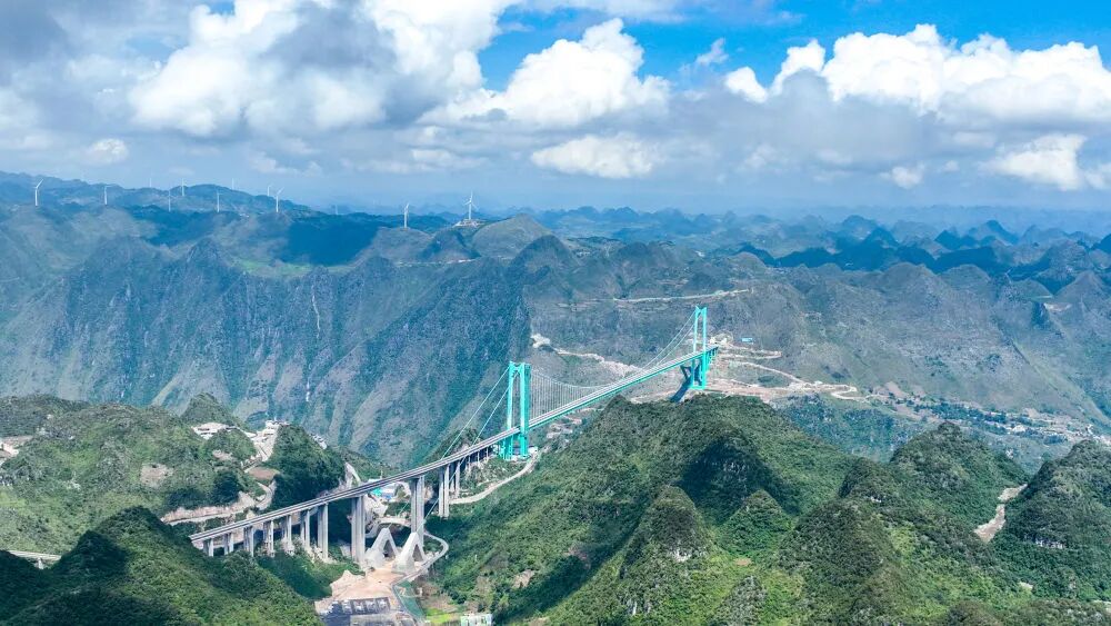 这是2025年9月28日拍摄的贵州花江峡谷大桥（无人机照片）。新华社记者 欧东衢 摄