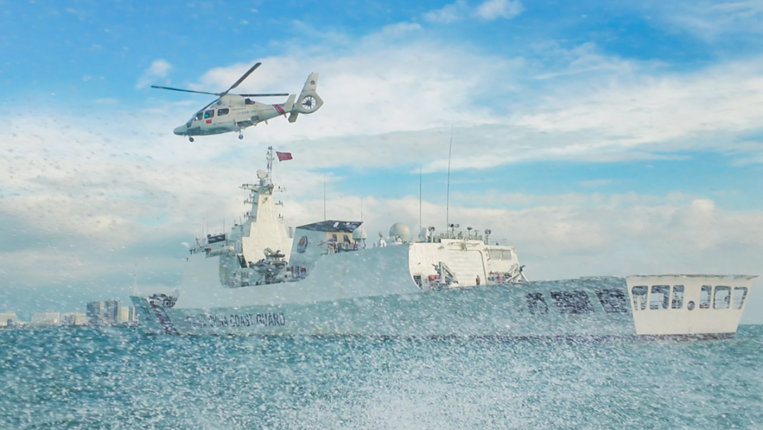 踏浪着舰！南海某海域 海警直升机展开夜间高强度着舰训练