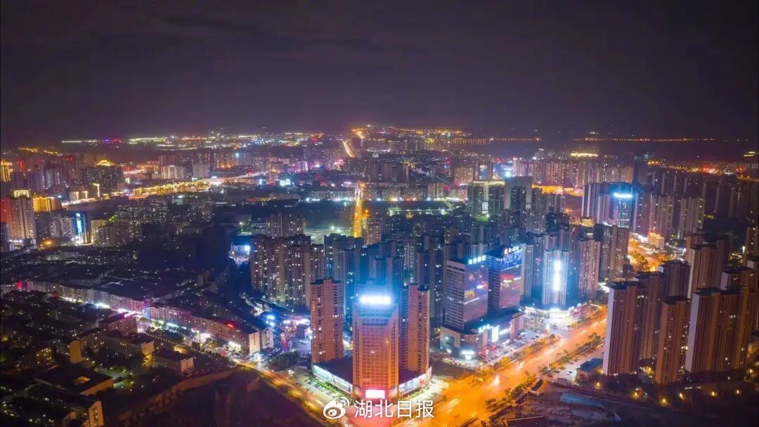 ​荆门城市夜景（通讯员 刘金波 摄）