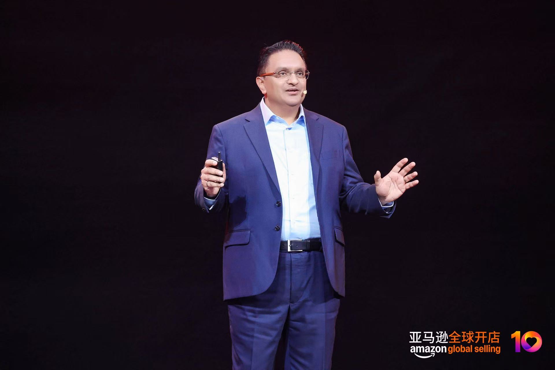 （图为：亚马逊全球副总裁、亚马逊物流全球负责人Sunny Jain）