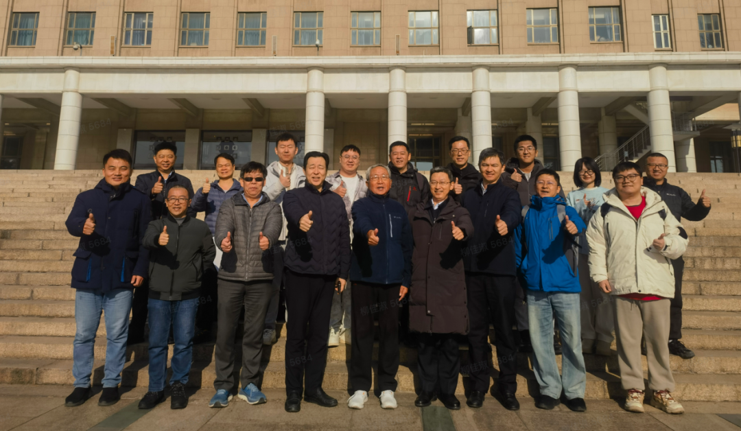 参会人员合影