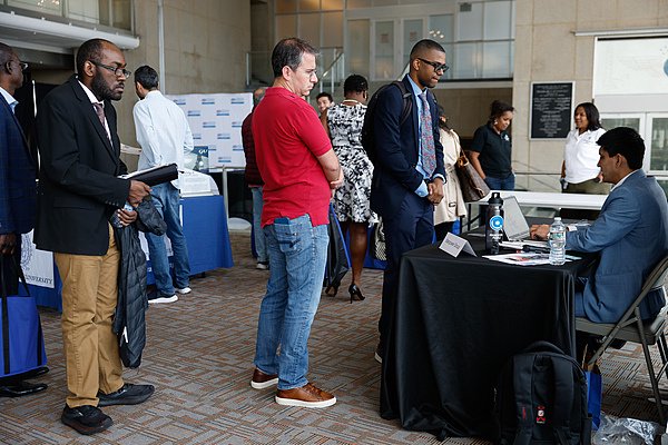 △美国一招聘会现场（资料图）