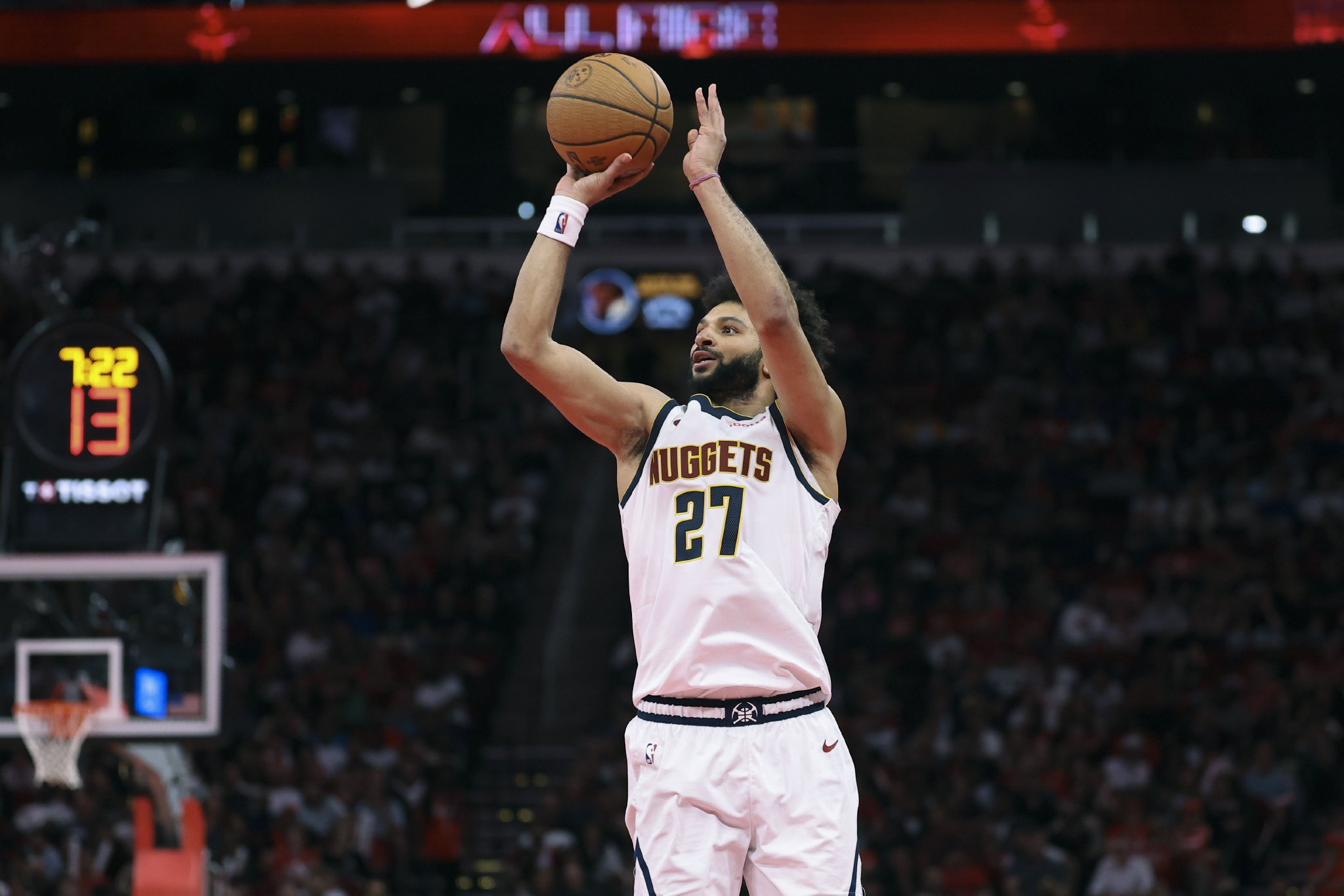 拆炸弹！穆雷本赛季在进攻时间剩4秒的三分命中率56.3% 联盟最高