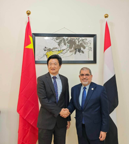 驻也门使馆临时代办邵峥会见也门哈德拉毛大学校长