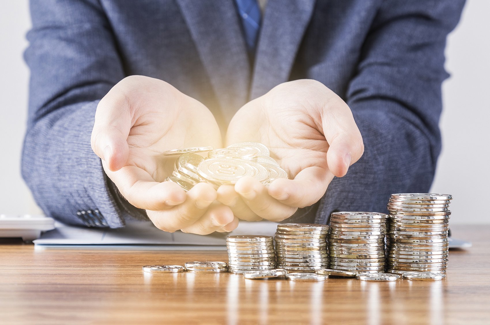 美联储宣布降息25个基点，中国资产收涨！道指涨近500点，甲骨文盘后一度跌超7%，白银再创新高