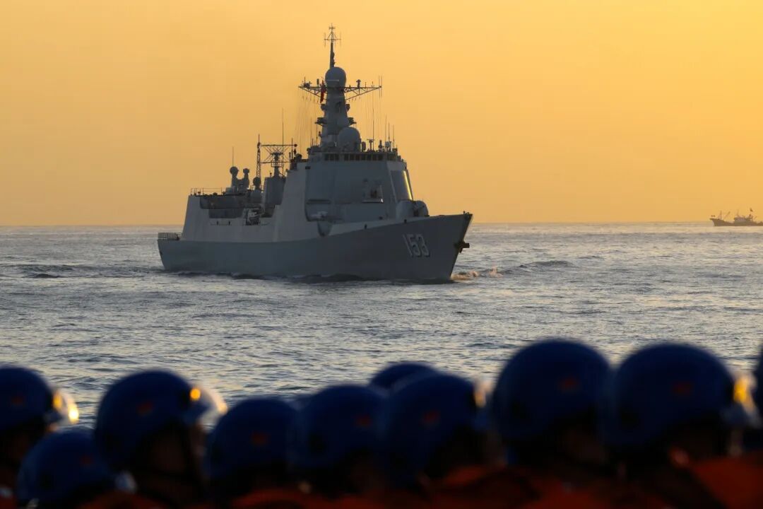 舰机协同！我东海舰队多艘舰艇开展实战化演练